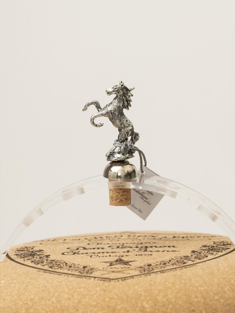 The wine stopper-jumping horse-1
