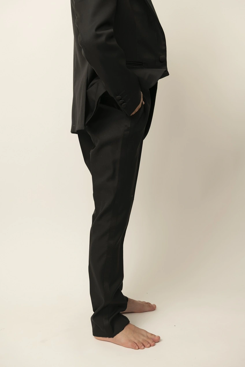 MODEL-ECOMM_0406_33