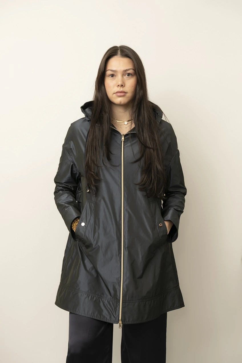 MODEL ECOMM_0406_41