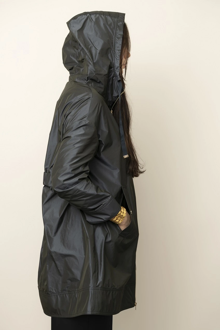 MODEL ECOMM_0406_42