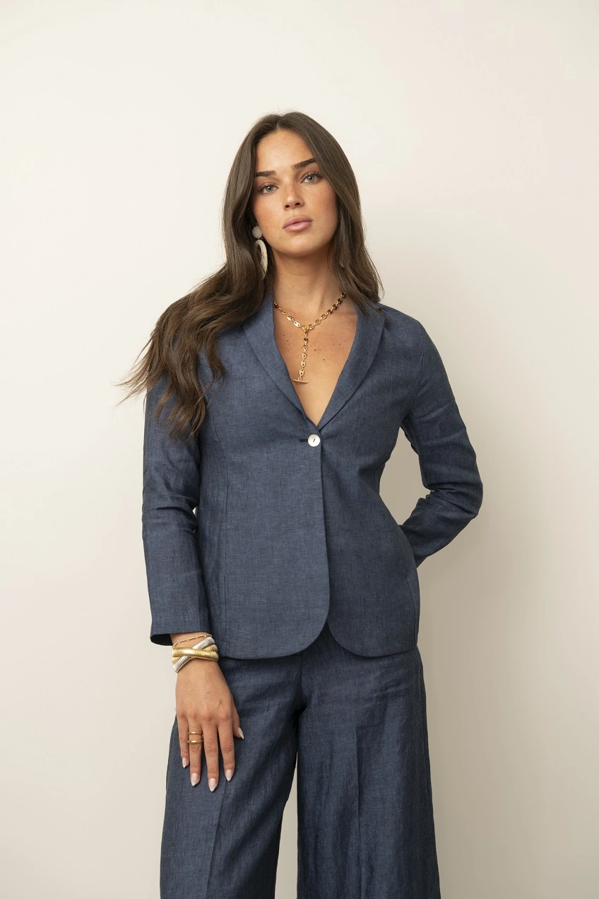 MODEL ECOMM_0406_51